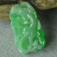糯冰种翠色缅甸翡翠草龙挂件