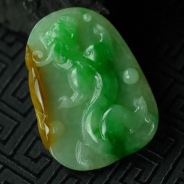 糯冰种黄加绿缅甸翡翠草龙挂件