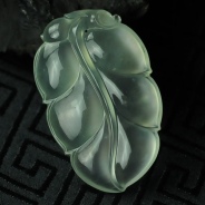 玻璃种强莹光缅甸翡翠叶子挂件