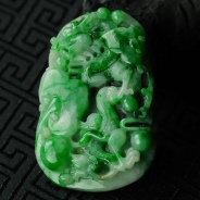 细糯种瓜皮绿缅甸翡翠龙牌挂件