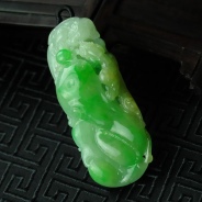 糯冰种黄加绿缅甸翡翠“神龙戏珠”挂件