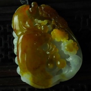 糯冰种黄翡缅甸翡翠“英明神武”挂件
