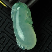 冰种飘花缅甸翡翠福瓜挂件