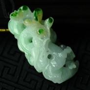 糯冰种三彩缅甸翡翠俏色龙挂件