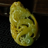糯冰种黄翡缅甸翡翠“龙成大业”挂件
