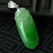 糯冰种阳绿缅甸翡翠福瓜挂件