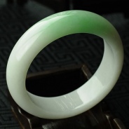 细糯种翠色缅甸翡翠手镯（55.6）