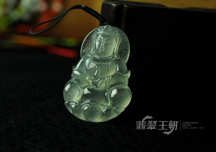 玻璃种莹光缅甸翡翠观音挂件