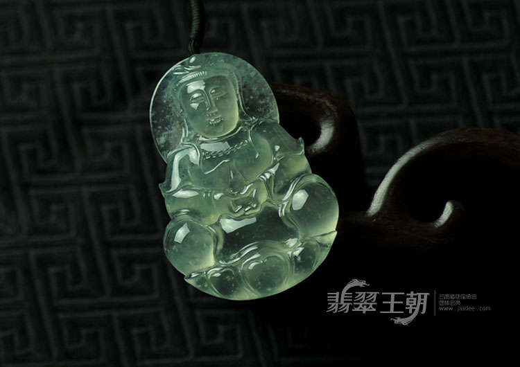 玻璃种莹光缅甸翡翠观音挂件