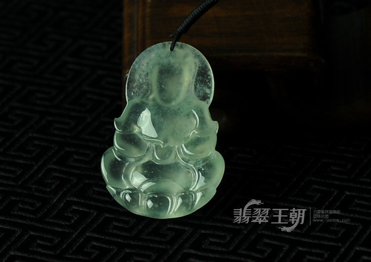 玻璃种莹光缅甸翡翠观音挂件