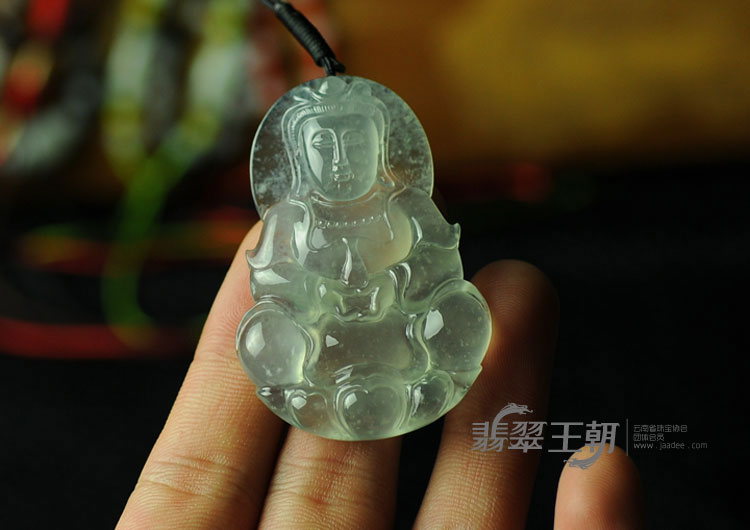 玻璃种莹光缅甸翡翠观音挂件