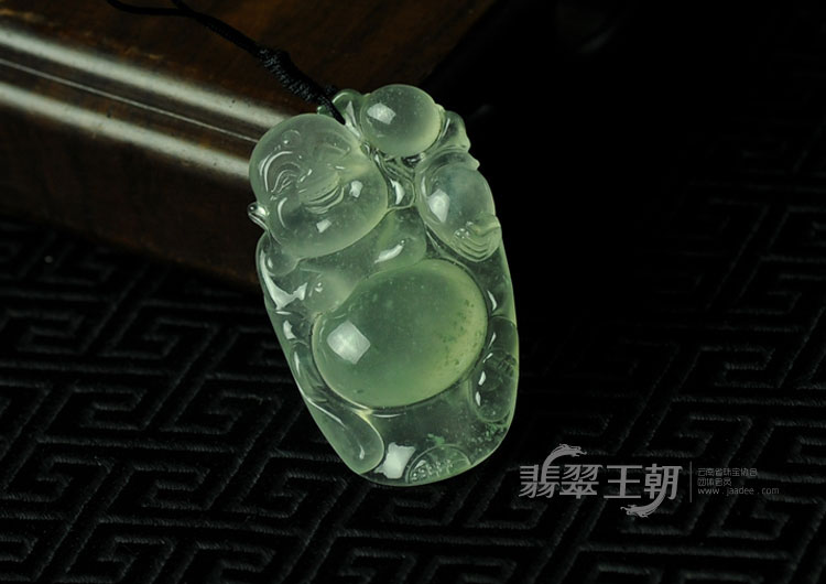 冰玻种飘花莹光缅甸翡翠逍遥佛挂件（一对）