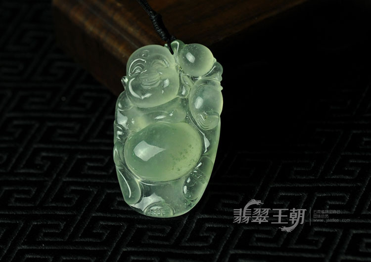 冰玻种飘花莹光缅甸翡翠逍遥佛挂件（一对）