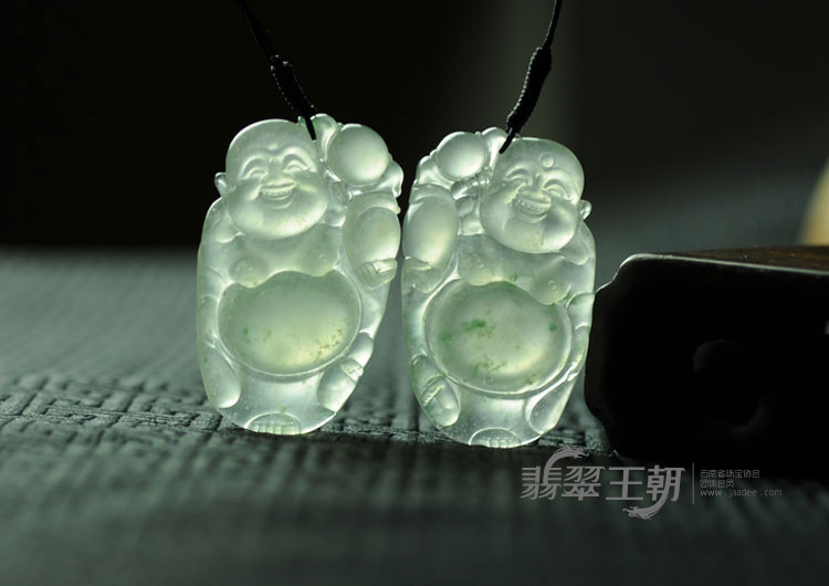 冰玻种飘花莹光缅甸翡翠逍遥佛挂件（一对）