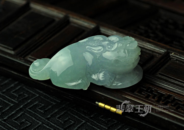 糯冰种晴水缅甸翡翠貔貅挂件