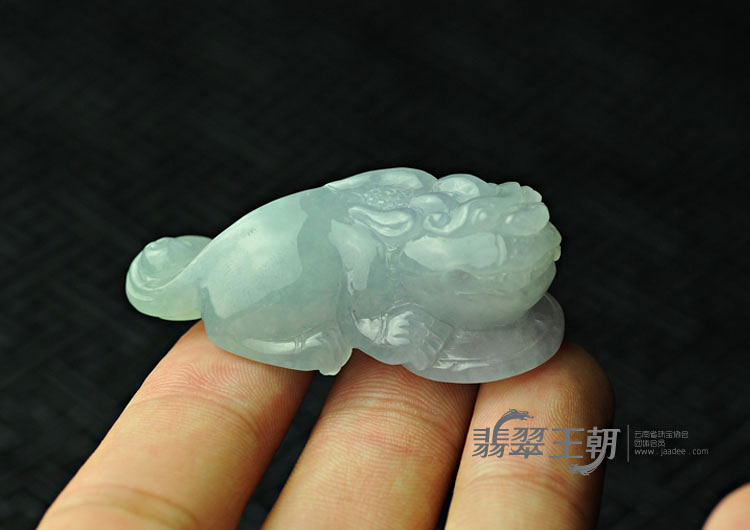 糯冰种晴水缅甸翡翠貔貅挂件