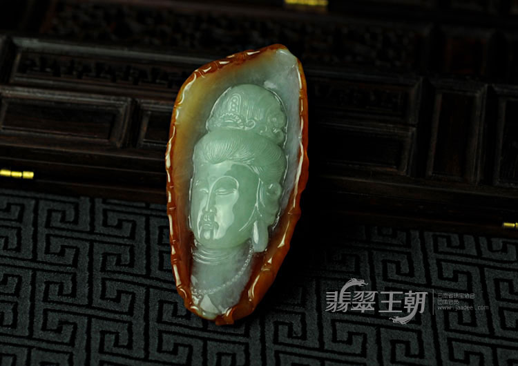糯冰种黄翡缅甸翡翠观音头挂件
