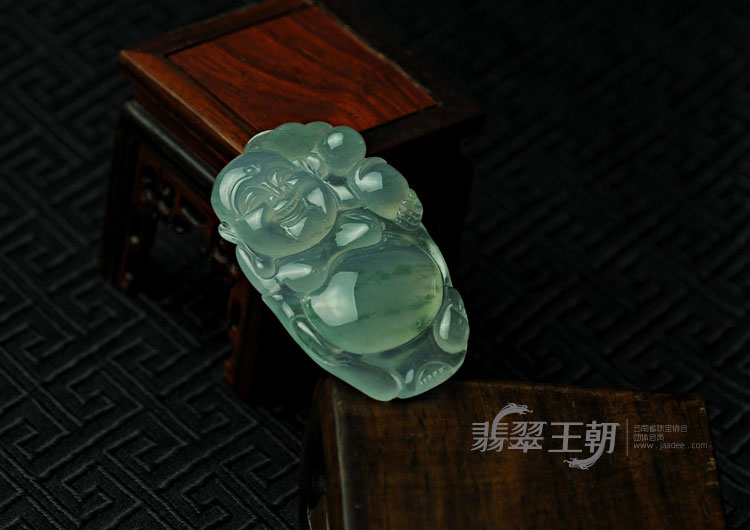 冰玻种飘花缅甸翡翠玉佛挂件