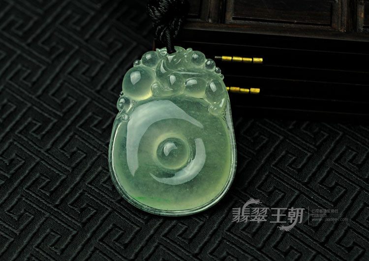 冰种淡晴水缅甸翡翠福在眼前挂件