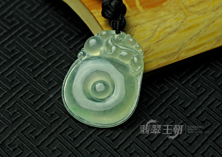 冰种淡晴水缅甸翡翠福在眼前挂件