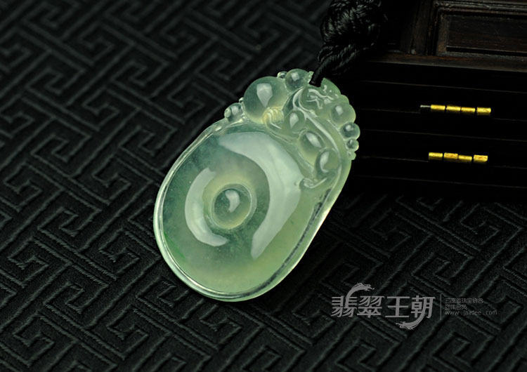 冰种淡晴水缅甸翡翠福在眼前挂件