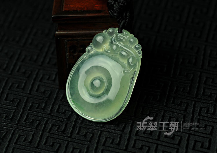 冰种淡晴水缅甸翡翠福在眼前挂件