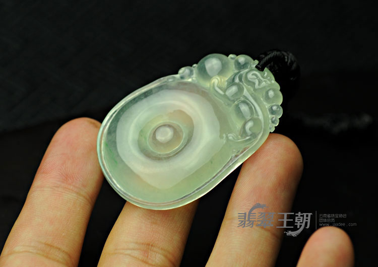 冰种淡晴水缅甸翡翠福在眼前挂件