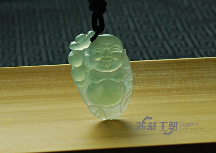 冰种晴水缅甸翡翠逍遥佛挂件