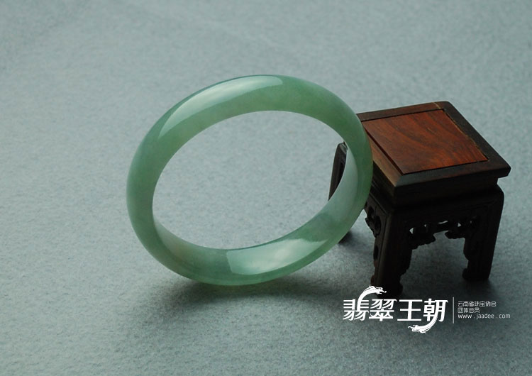 糯冰种晴水黄翡缅甸翡翠手镯（62.7）