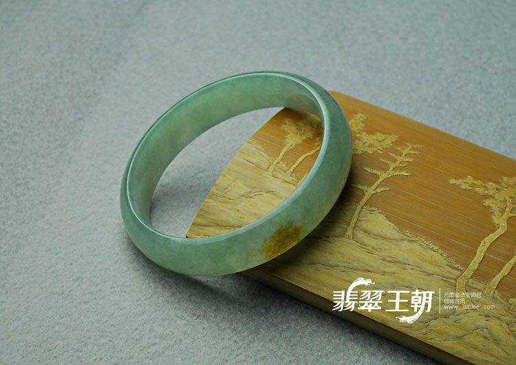 糯冰种晴水黄翡缅甸翡翠手镯（62.7）