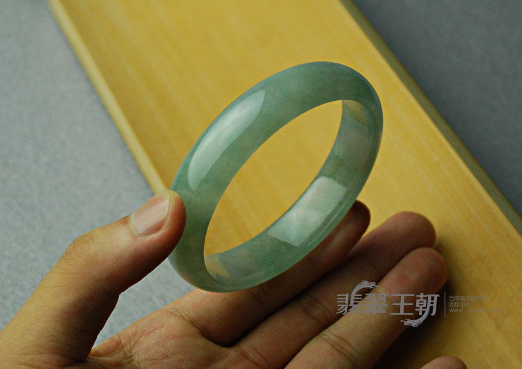 糯冰种晴水黄翡缅甸翡翠手镯（62.7）