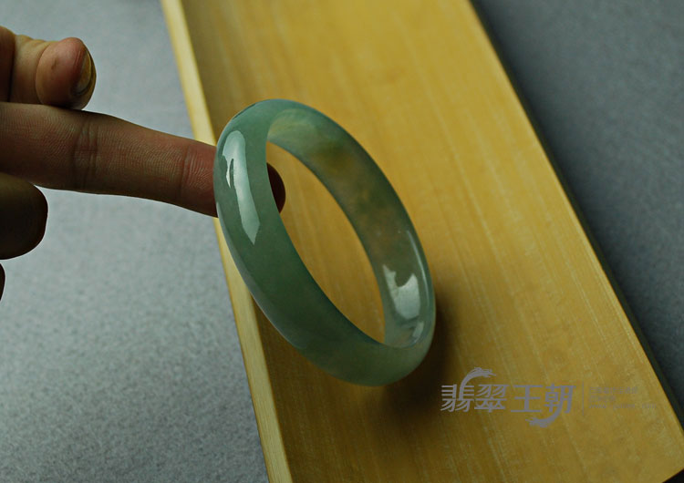 糯冰种晴水黄翡缅甸翡翠手镯（62.7）