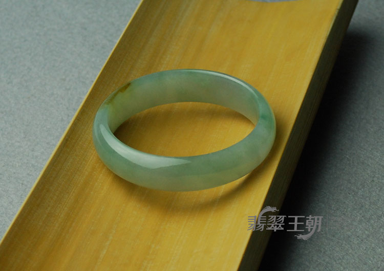 糯冰种晴水黄翡缅甸翡翠手镯（60.3）
