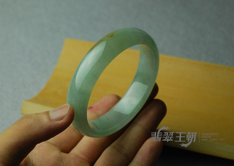 糯冰种晴水黄翡缅甸翡翠手镯（60.3）
