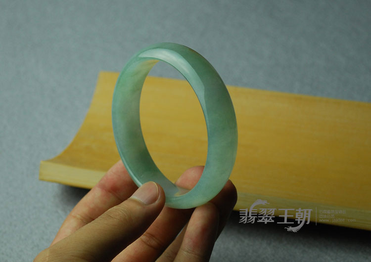 糯冰种晴水黄翡缅甸翡翠手镯（60.3）