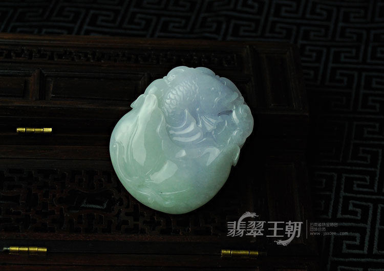糯冰种紫罗兰缅甸翡翠年年有余挂件