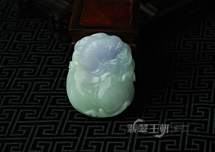 糯冰种紫罗兰缅甸翡翠年年有余挂件