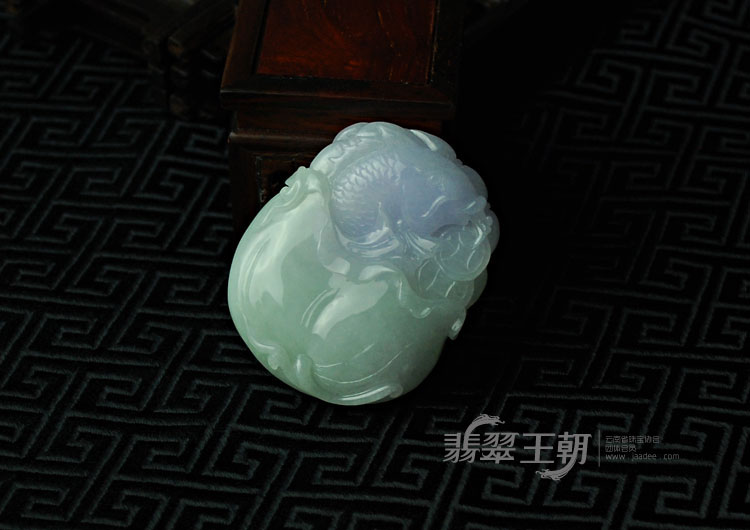 糯冰种紫罗兰缅甸翡翠年年有余挂件