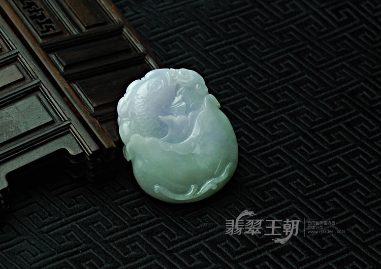 糯冰种紫罗兰缅甸翡翠年年有余挂件