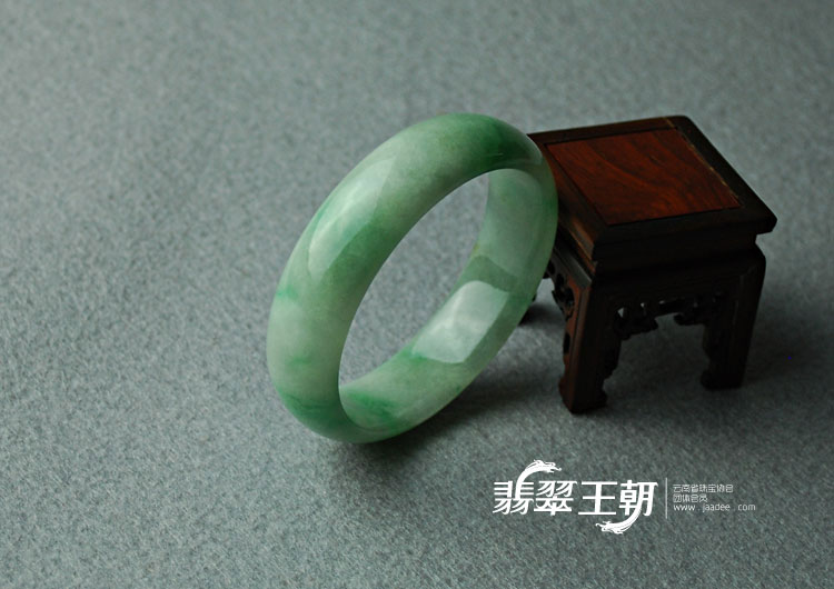 糯冰种青色缅甸翡翠手镯（57）