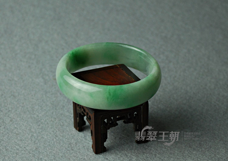 糯冰种青色缅甸翡翠手镯（57）