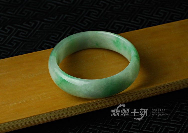 糯冰种青色缅甸翡翠手镯（57）