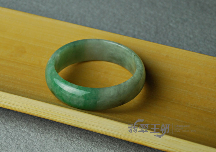 糯冰种青色缅甸翡翠手镯（52.1）