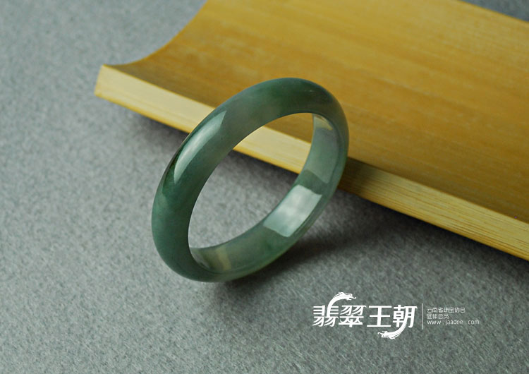 糯冰种紫罗兰晴水缅甸翡翠手镯（53.6）