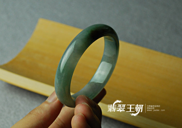 糯冰种紫罗兰晴水缅甸翡翠手镯（53.6）