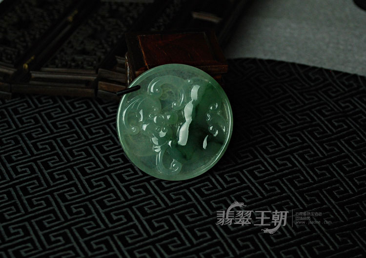 冰种飘花缅甸翡翠流云百福挂件