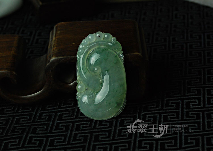 冰种飘花缅甸翡翠如意挂件