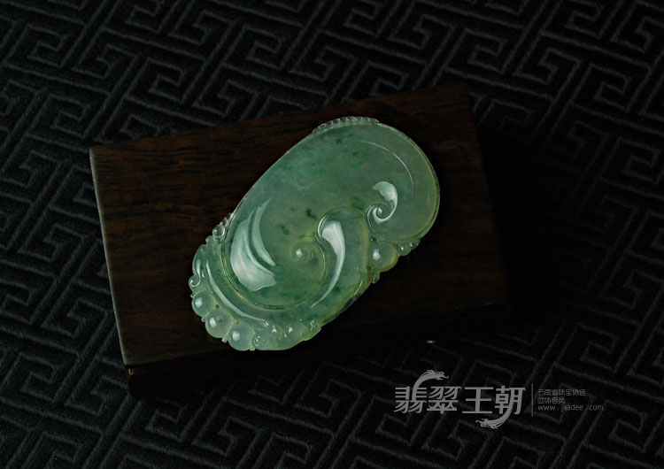 冰种飘花缅甸翡翠如意挂件