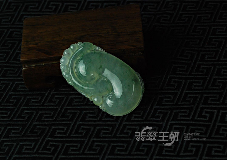 冰种飘花缅甸翡翠如意挂件