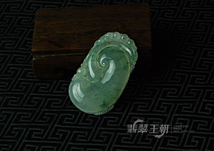 冰种飘花缅甸翡翠如意挂件